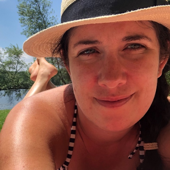 Meet your Posher, Tiffany - Picture 1 of 1